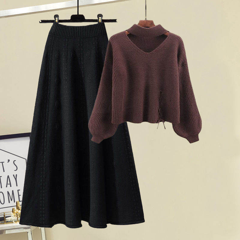 ブラウンセーター+ブラックスカート