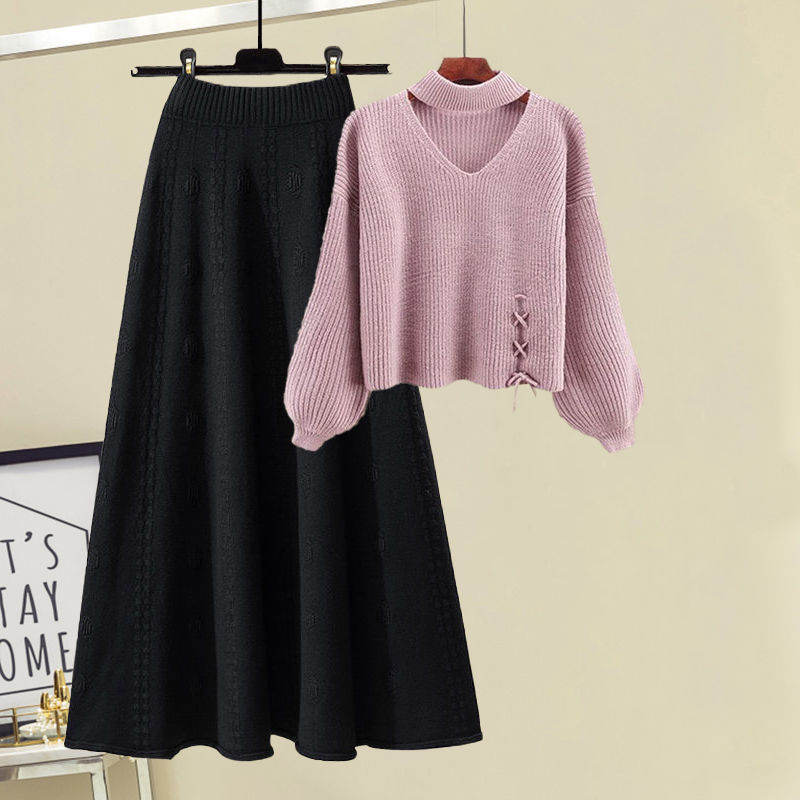 ピンクセーター+ブラックスカート