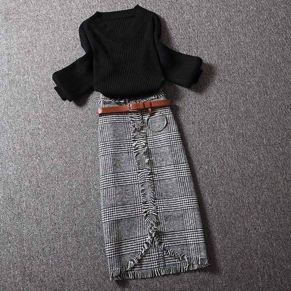 ブラックセーター+/グリーンスカート