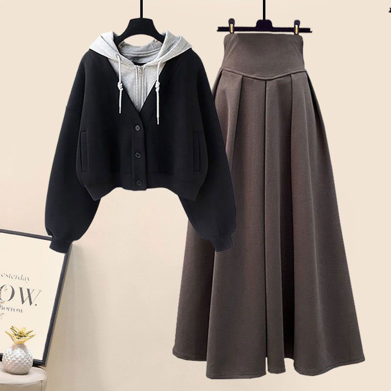 ブラック/スウェット+コーヒー/スカート