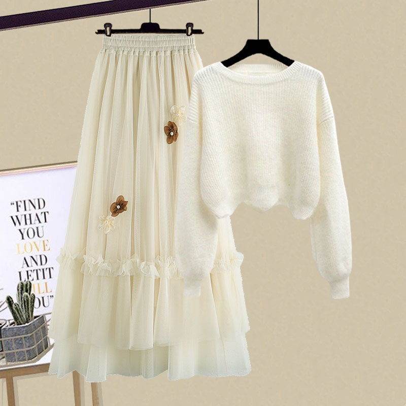 ホワイト/スカート+ホワイト/ニット・セーター
