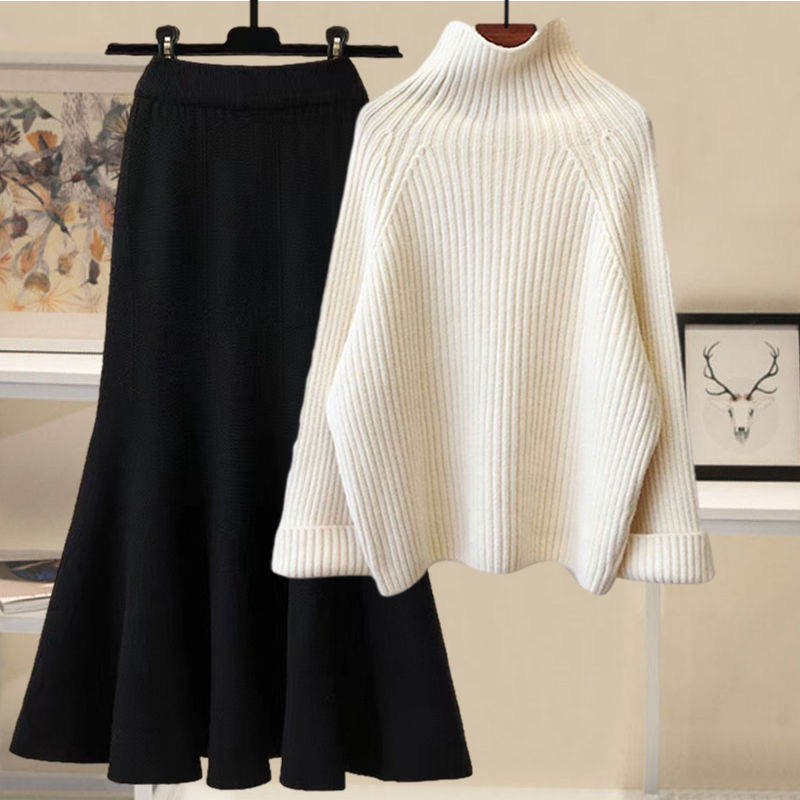 ホワイトセーター+ブラックスカート