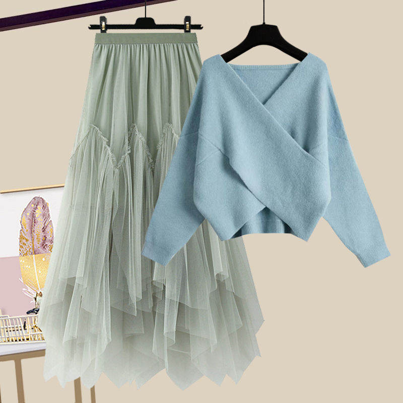 ブルー／セーター＋グリーン/スカート